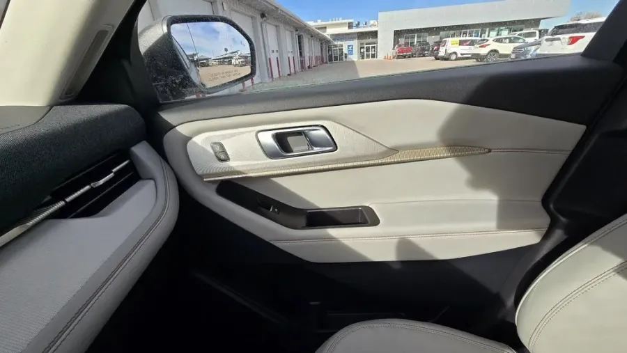 2026 Ford Explorer | Photo 29 of 32