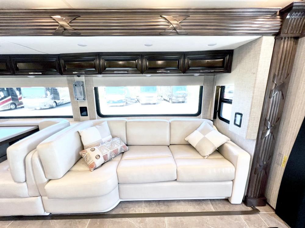 2023 Newmar Supreme Aire 4530 | Photo 7 of 36