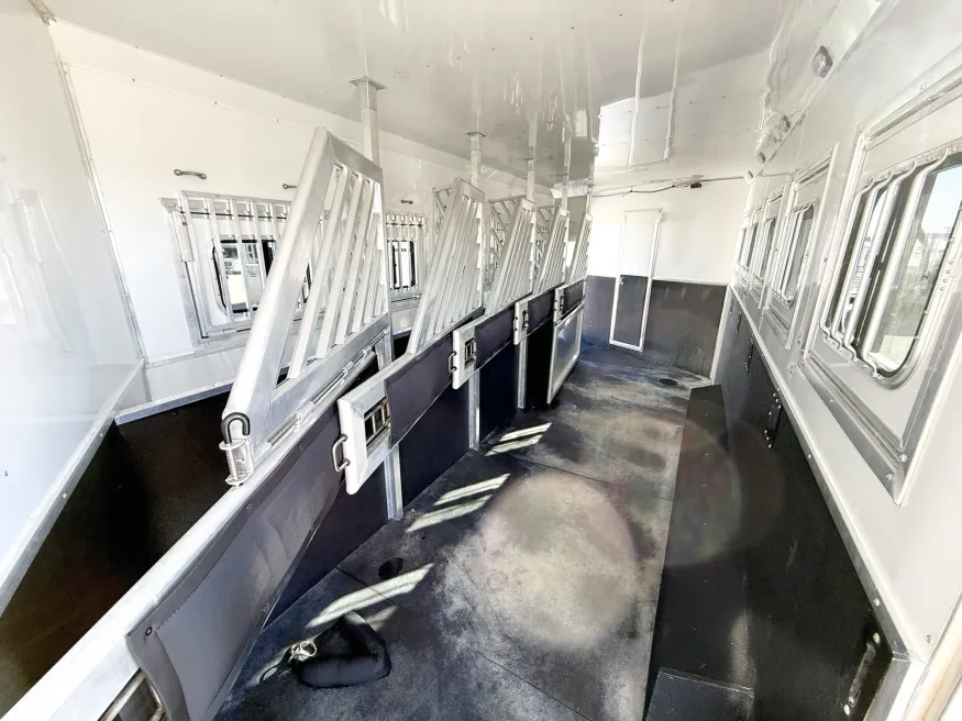 2022 Lakota Bighorn 6HLQ | Photo 13 of 26