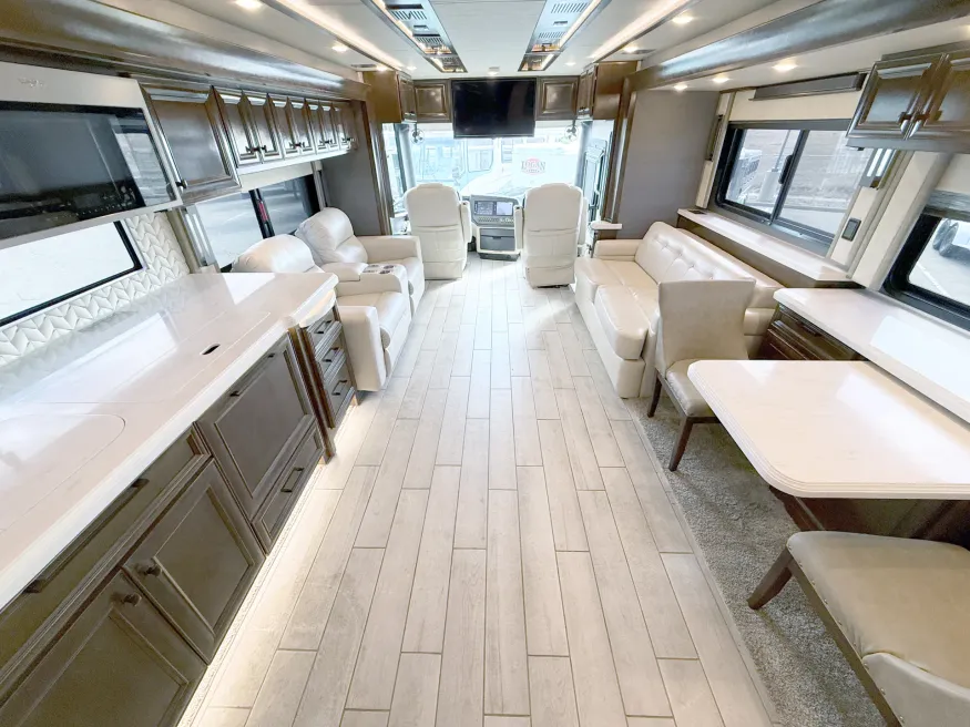 2022 Tiffin Allegro Bus 45OPP | Photo 4 of 32