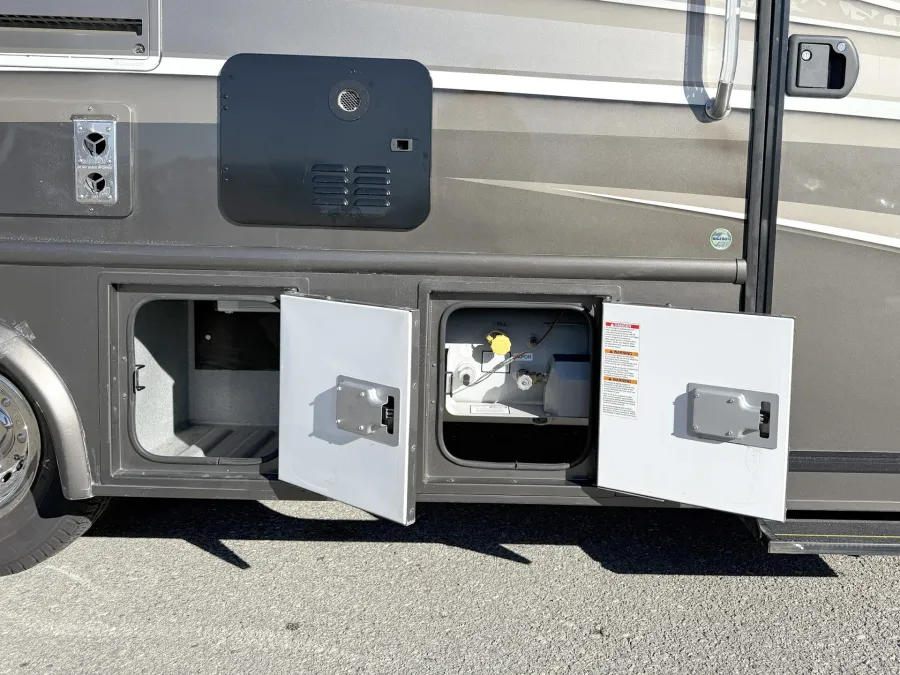 2016 Dynamax Isata 3 24FWM | Photo 18 of 22