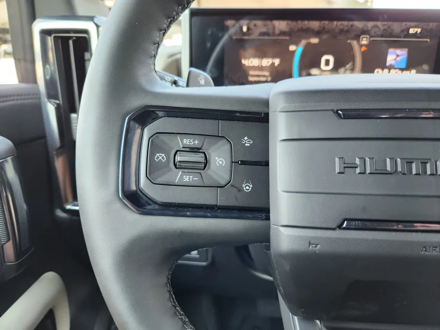 2026 GMC HUMMER EV SUV 2X | Photo 23 of 30