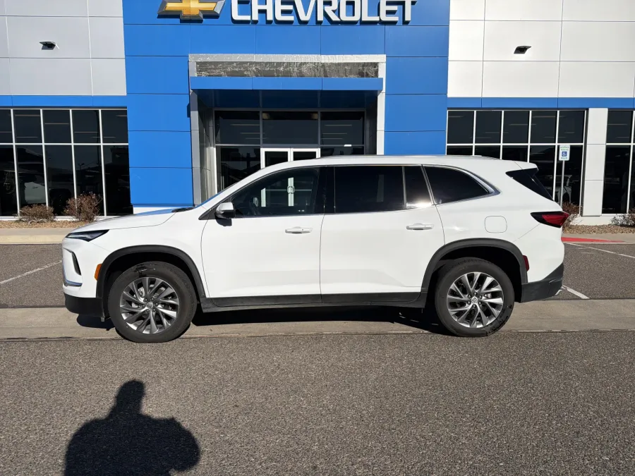 2025 Buick Enclave Preferred | Photo 1 of 23