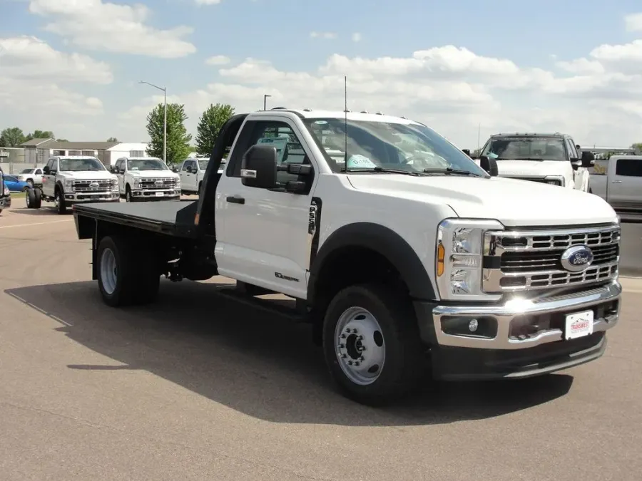 2026 Ford Super Duty F-550 | Photo 12 of 22