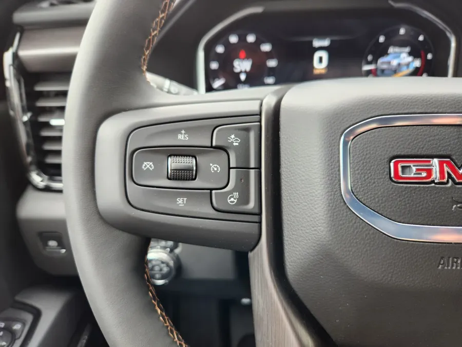 2025 GMC Sierra 2500HD AT4 | Photo 23 of 32