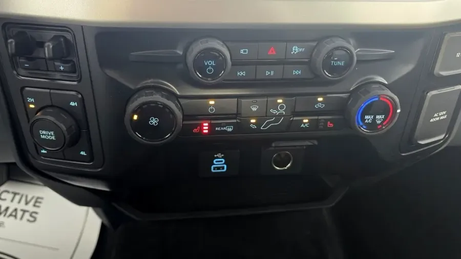 2026 Ford Super Duty F-350 | Photo 22 of 29