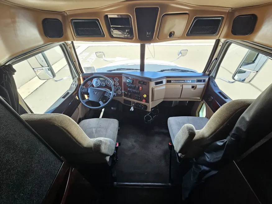 2022 Western Star 5700XE | Photo 13 of 23