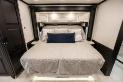 2026 Newmar Summit Aire 4505 | Thumbnail Photo 21 of 27