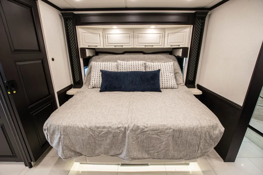 2026 Newmar Summit Aire 4505 | Photo 21 of 27