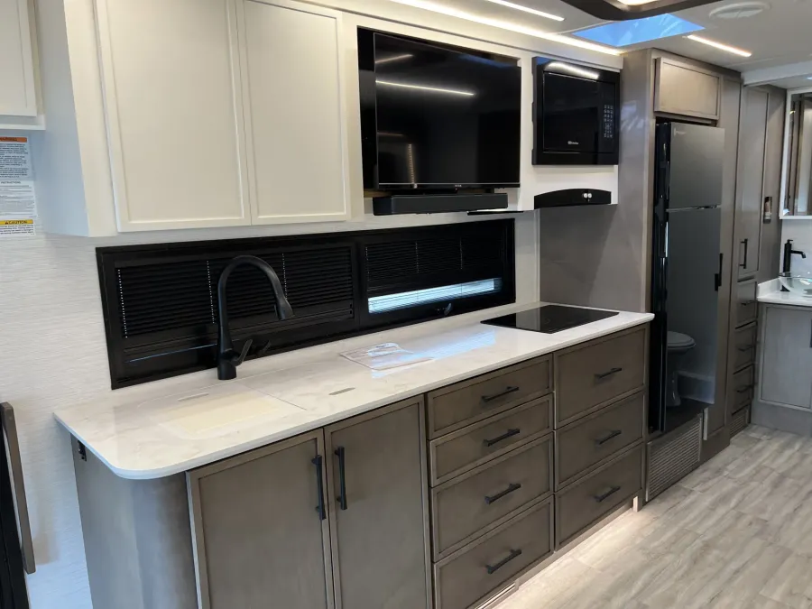 2026 Newmar Freedom Aire 2515 | Photo 16 of 32