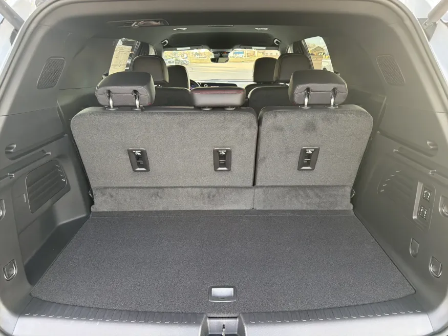 2026 Chevrolet Traverse AWD RS | Photo 8 of 23