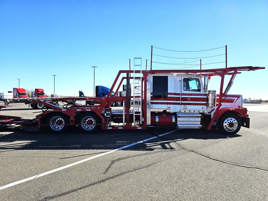 2022 Western Star 4900FA | Photo 4 of 27