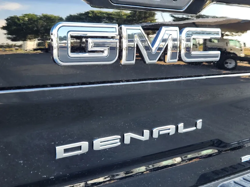 2025 GMC Sierra 2500HD Denali Ultimate | Photo 13 of 30