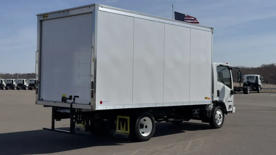 2025 Isuzu NRR GAS | Photo 9 of 18