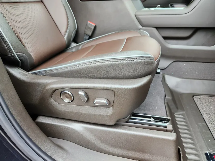 2026 GMC Sierra 3500HD Denali | Photo 18 of 30