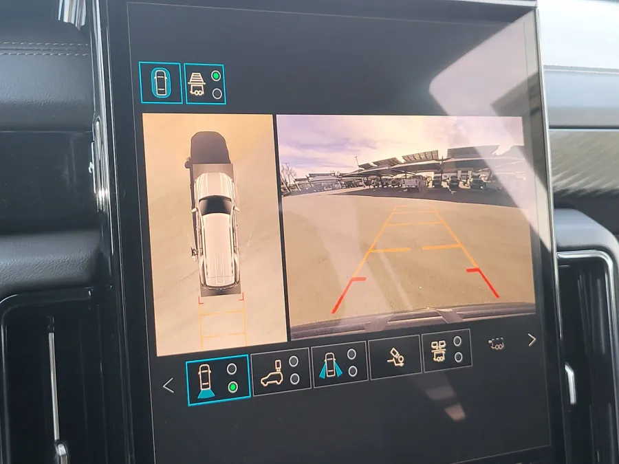 2026 GMC Yukon AT4 | Photo 15 of 26