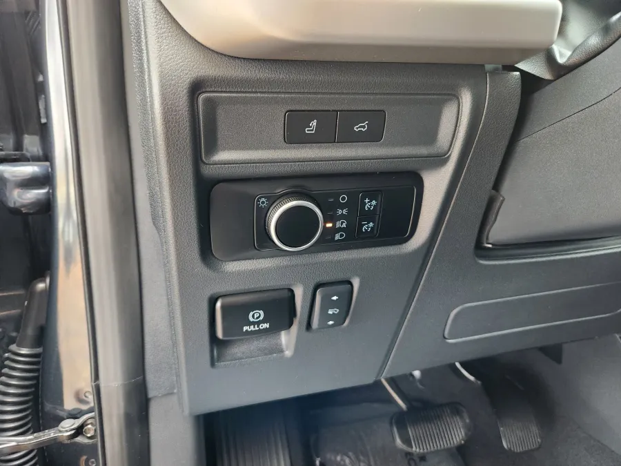 2024 Ford Expedition Max XLT | Photo 6 of 28