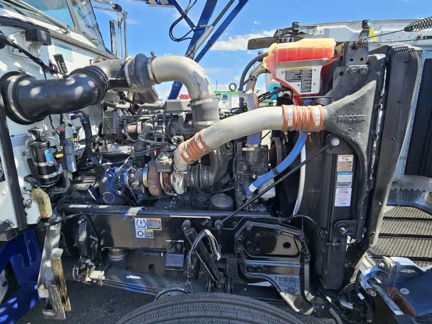 2023 Peterbilt 389 | Photo 18 of 34