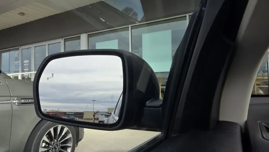 2023 Ford Edge | Photo 12 of 31