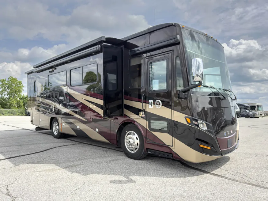 2022 Tiffin Allegro Red 33AA | Photo 10 of 40