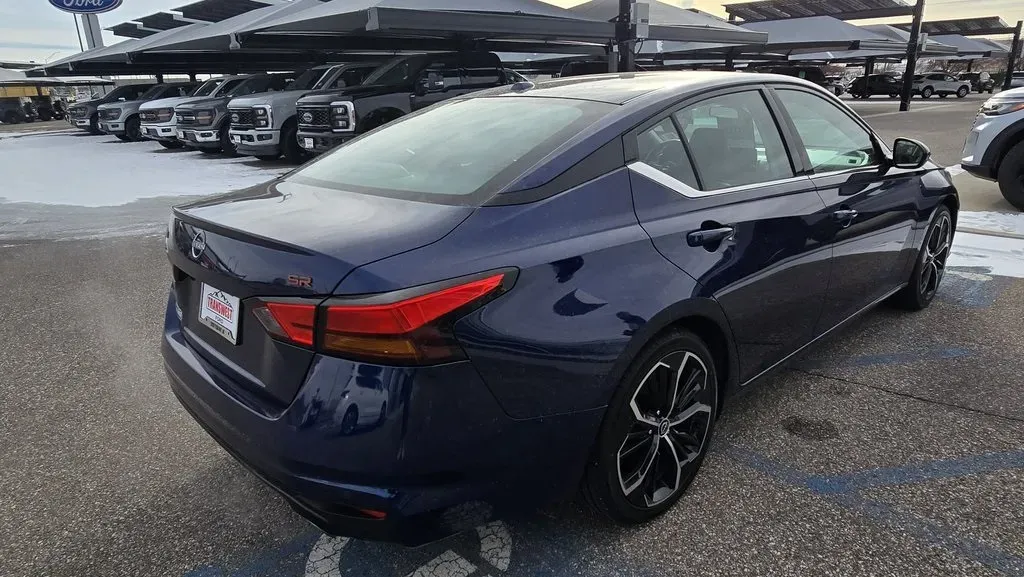 2024 Nissan Altima | Photo 5 of 26