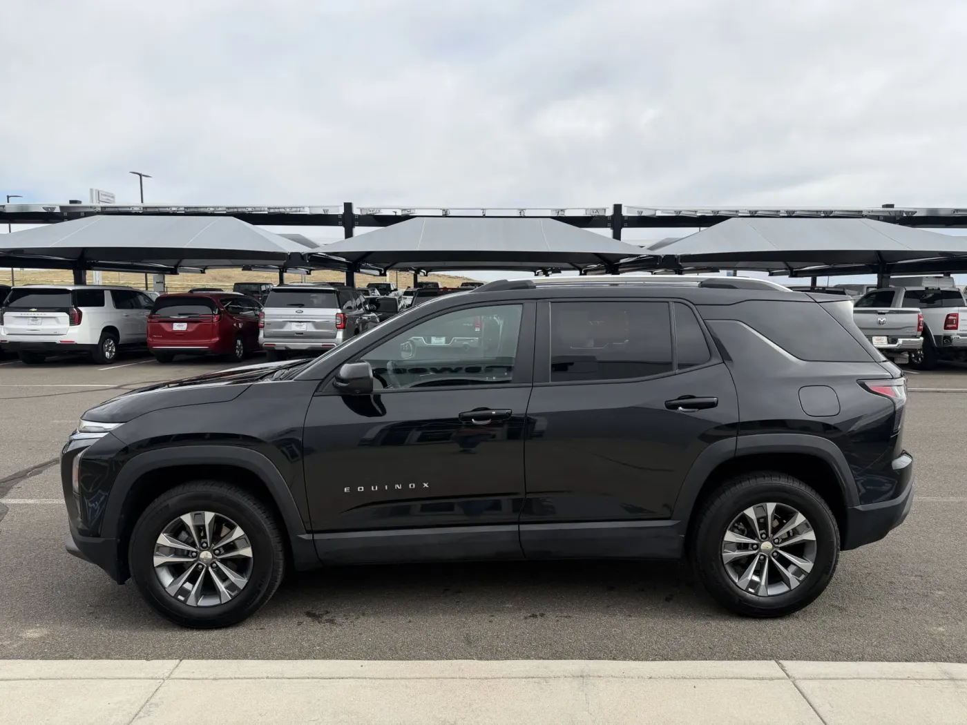 2025 Chevrolet Equinox AWD LT | Photo 4 of 18