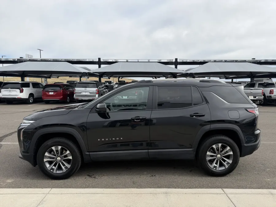 2025 Chevrolet Equinox AWD LT | Photo 4 of 18
