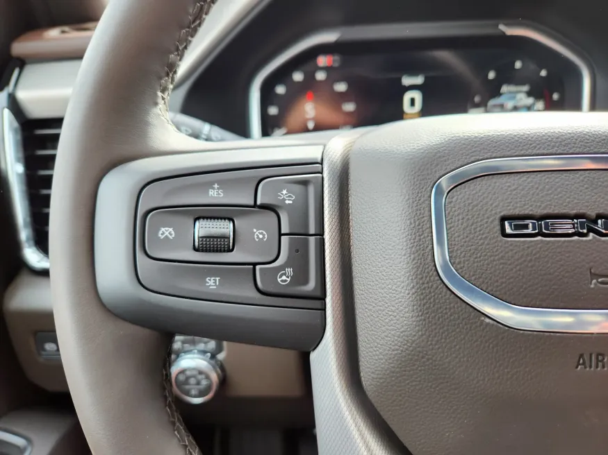 2026 GMC Sierra 3500HD Denali | Photo 24 of 32