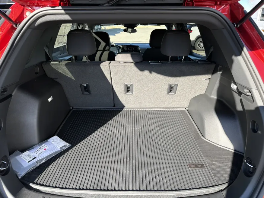 2026 Chevrolet Equinox AWD LT | Photo 8 of 18