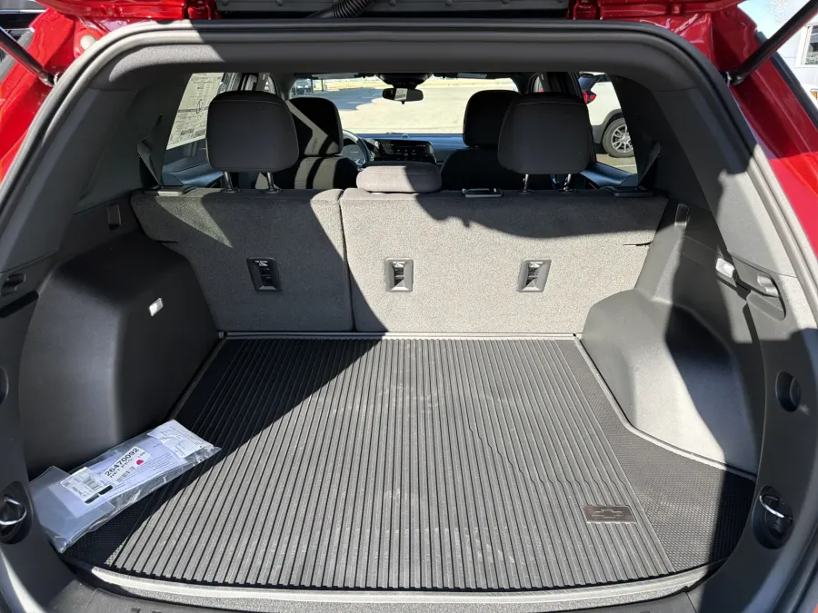 2026 Chevrolet Equinox AWD LT | Photo 8 of 18