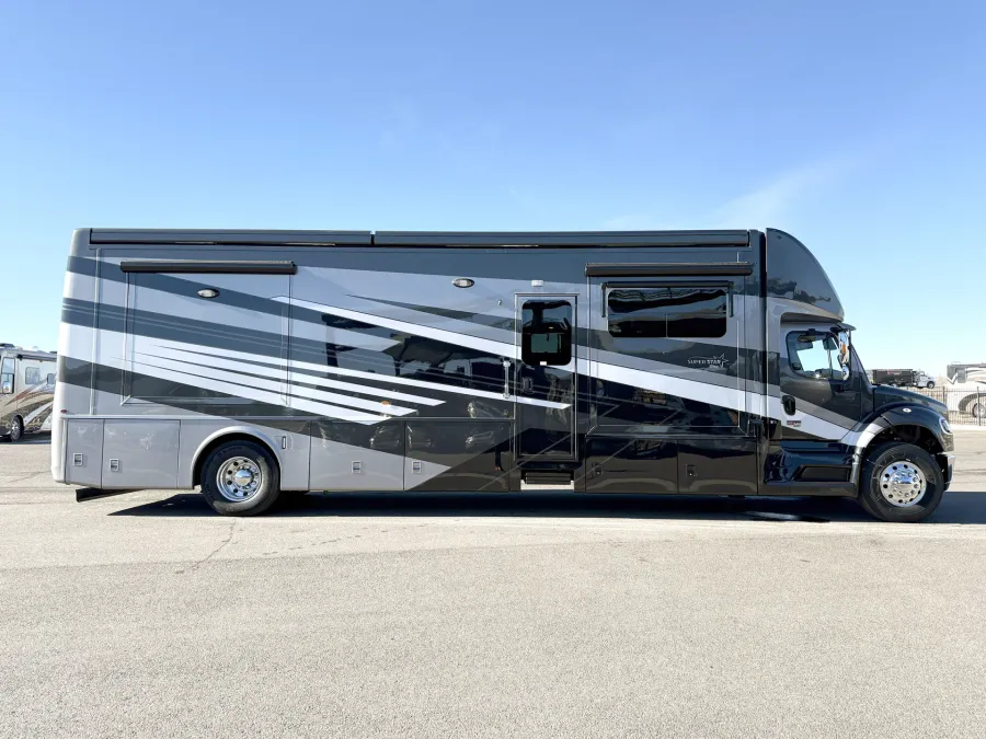 2026 Newmar Super Star 4040 | Photo 3 of 29