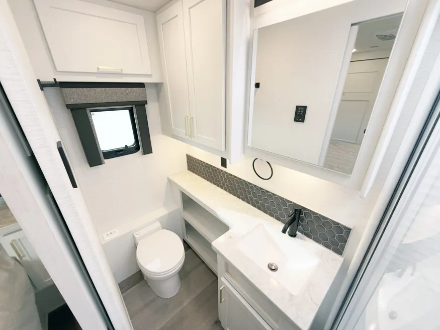 2026 Renegade Valencia 39RB | Photo 11 of 23