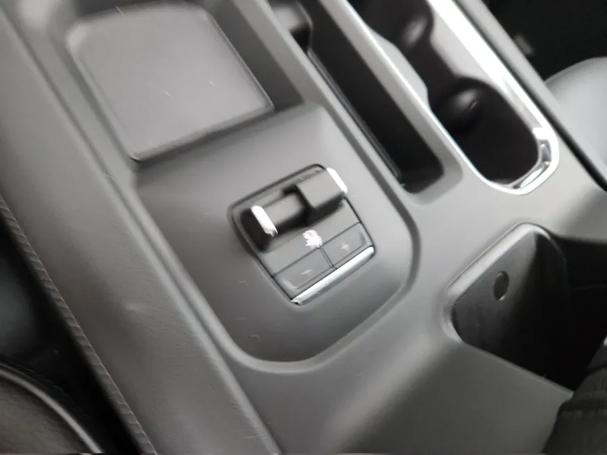 2026 GMC Sierra 3500HD Denali | Photo 27 of 31