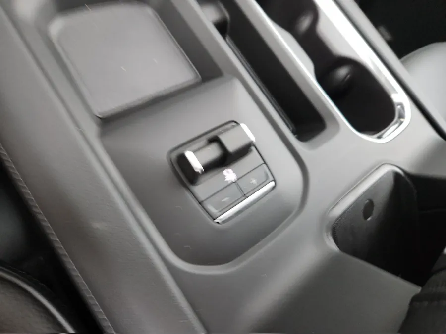 2026 GMC Sierra 3500HD Denali | Photo 27 of 31