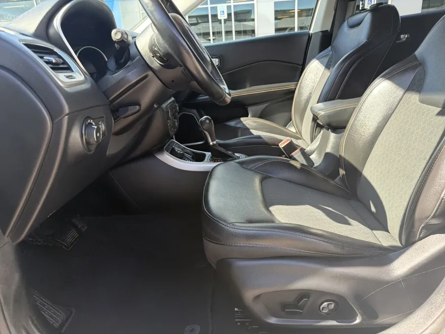 2018 Jeep Compass Latitude | Photo 14 of 19