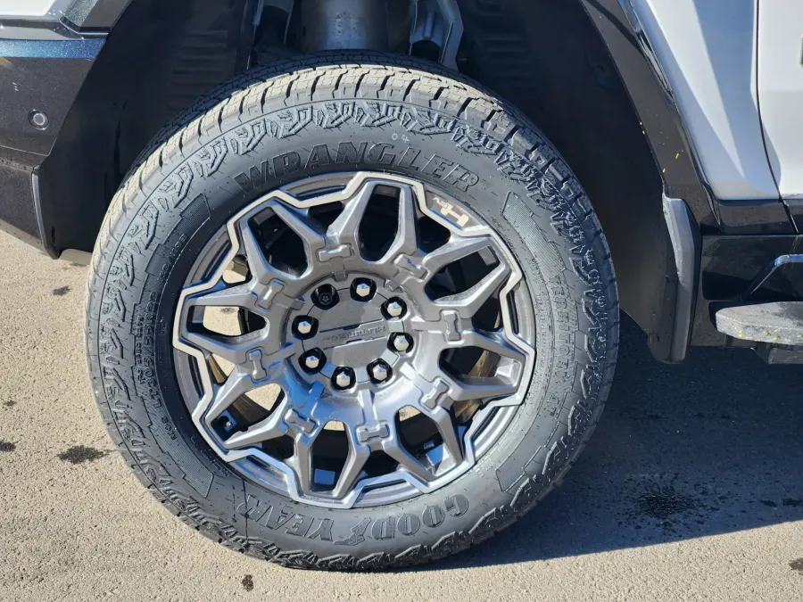 2024 GMC HUMMER EV SUV 3X | Photo 5 of 21