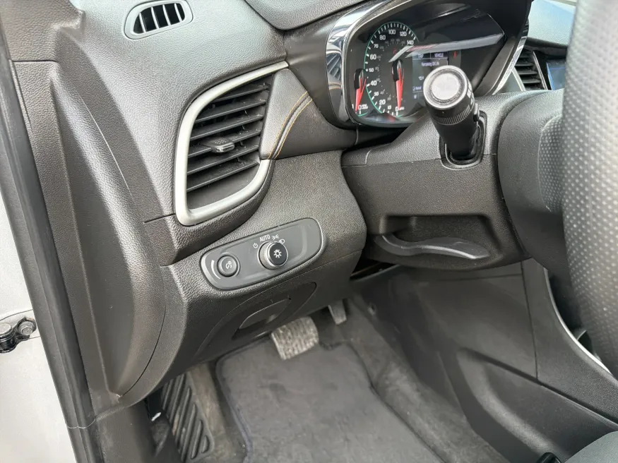 2020 Chevrolet Trax LS | Photo 12 of 19