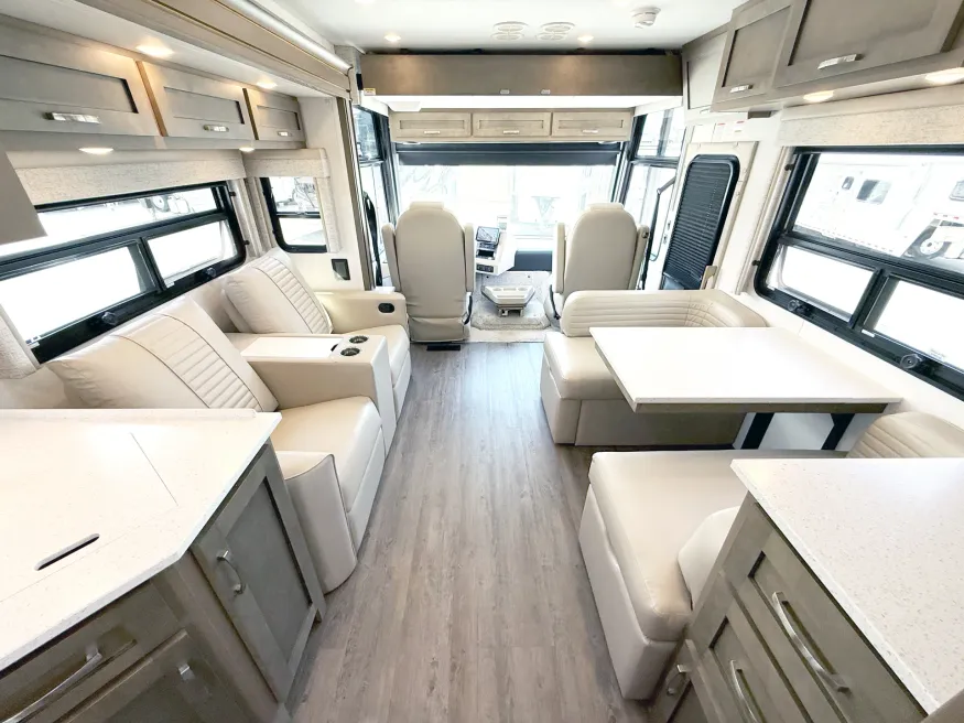 2027 Newmar Bay Star 3114 | Photo 6 of 27