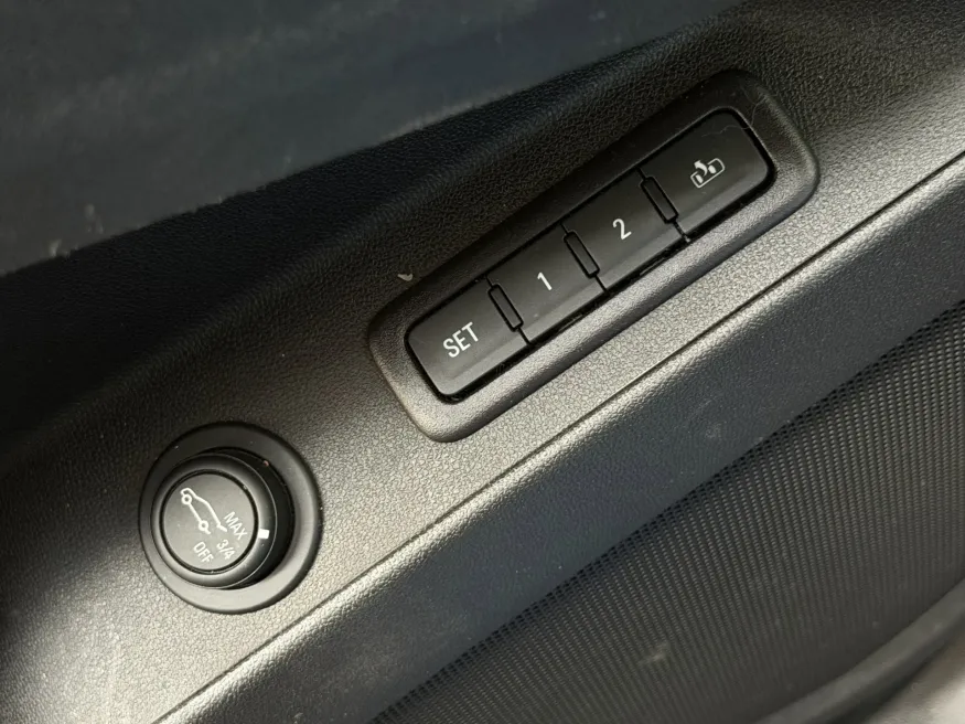2020 Chevrolet Equinox LT | Photo 15 of 18