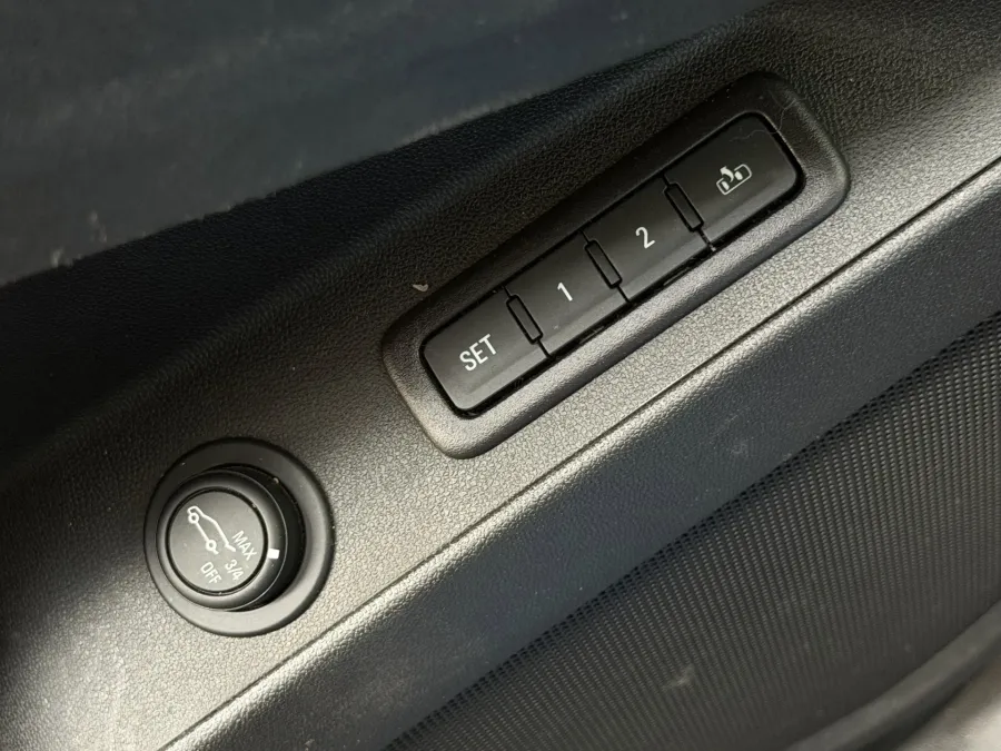 2020 Chevrolet Equinox LT | Photo 15 of 18