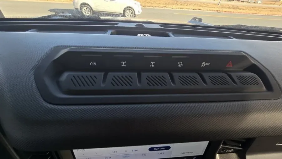 2025 Ford Bronco | Photo 16 of 25