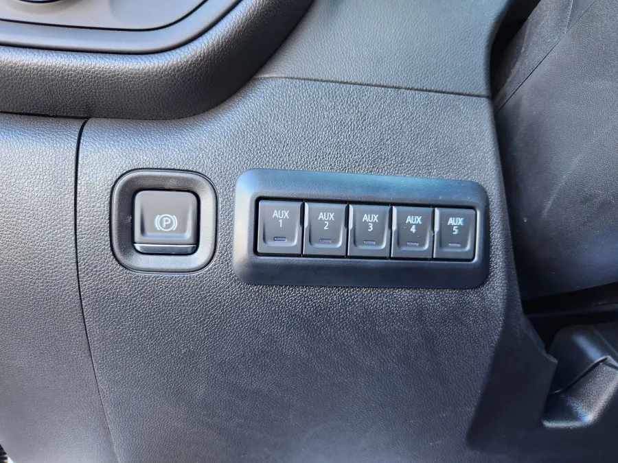 2025 GMC Sierra 2500HD Pro | Photo 7 of 32