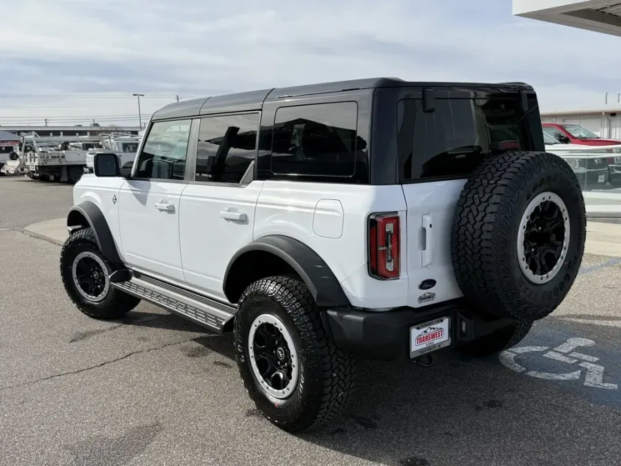 2025 Ford Bronco | Photo 6 of 28