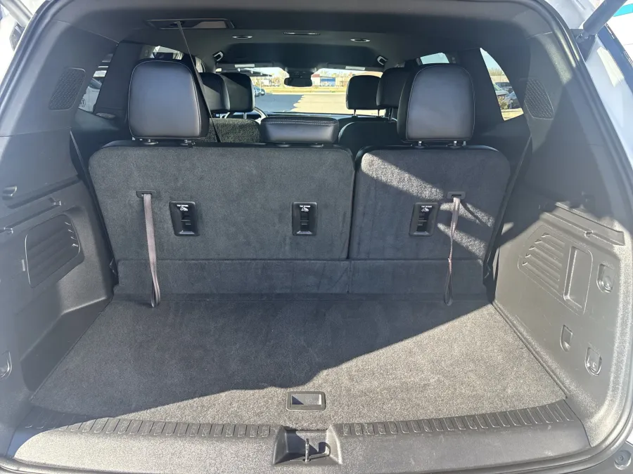 2025 Buick Enclave Preferred | Photo 8 of 24
