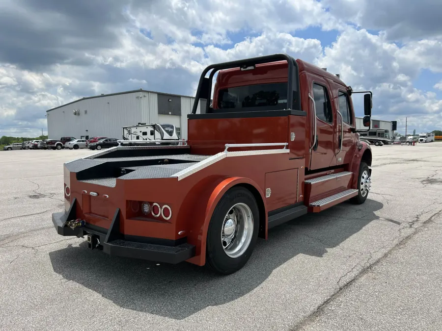 2024 Freightliner M2 106 Bolt | Photo 4 of 34