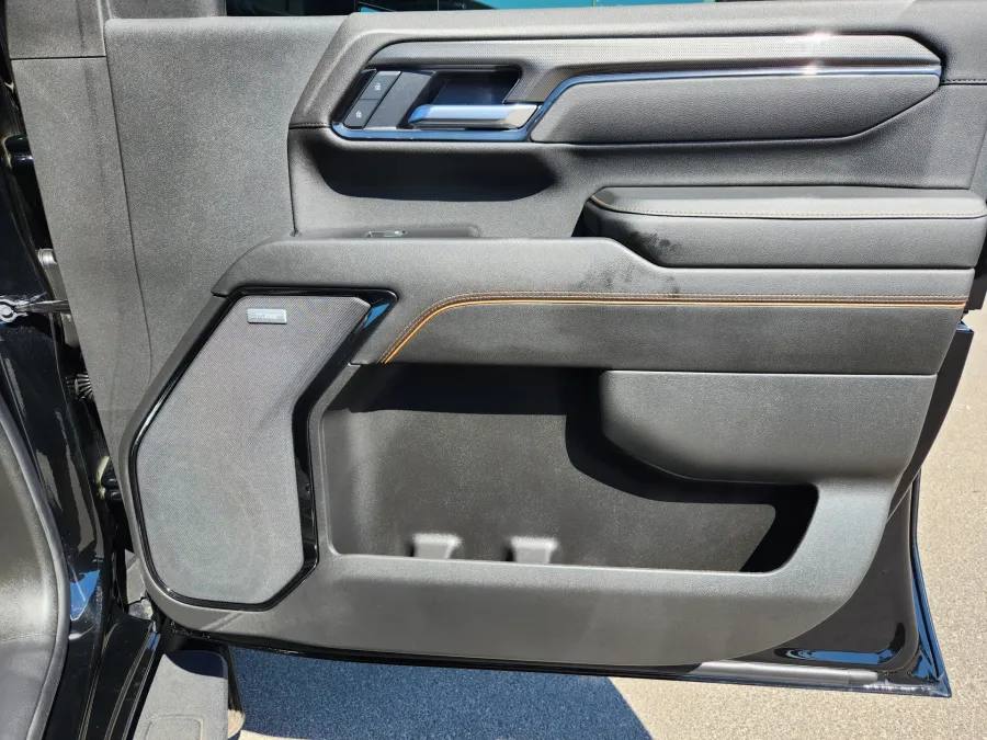 2025 GMC Sierra 2500HD AT4 | Photo 16 of 33