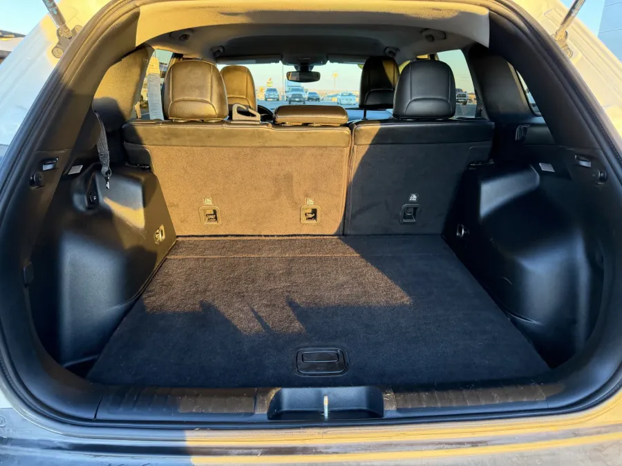 2020 Jeep Cherokee Trailhawk | Photo 3 of 15