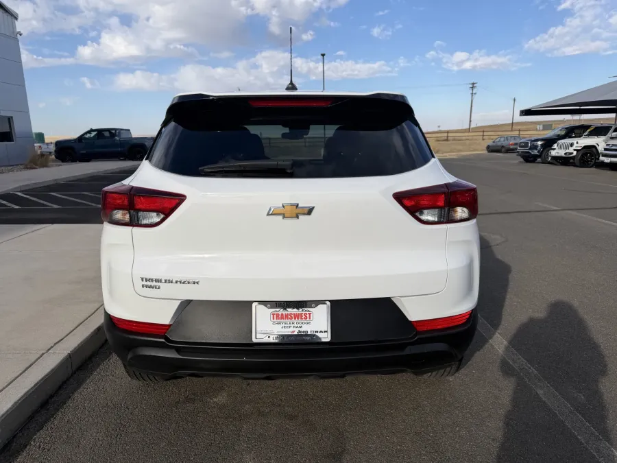 2024 Chevrolet Trailblazer LS | Photo 6 of 16