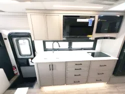 2026 Newmar Freedom Aire 2515 | Thumbnail Photo 10 of 23