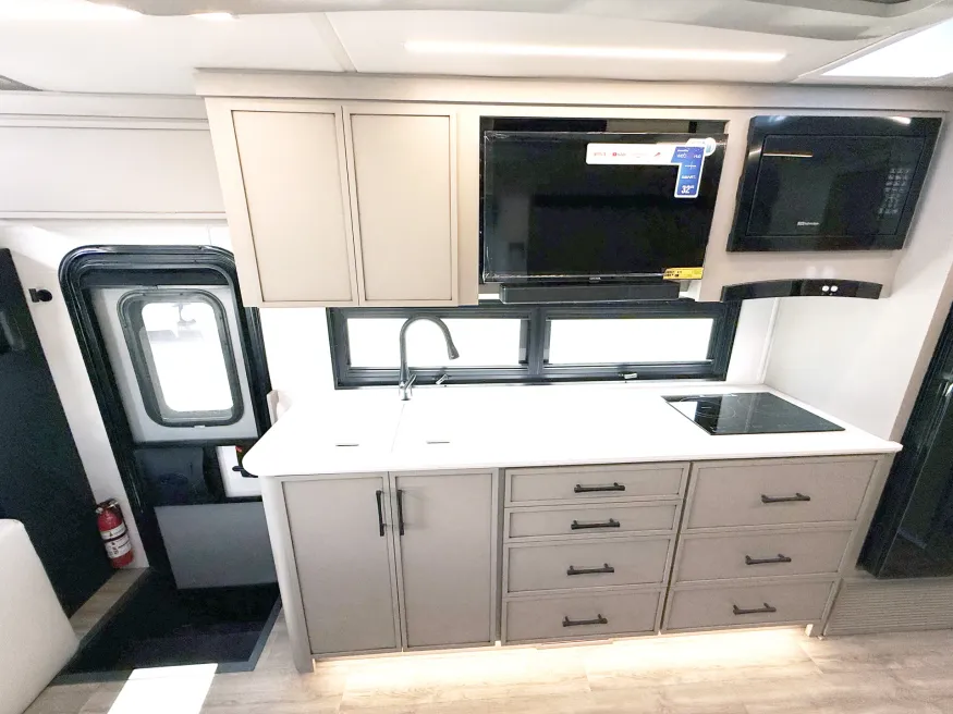 2026 Newmar Freedom Aire 2515 | Photo 10 of 23